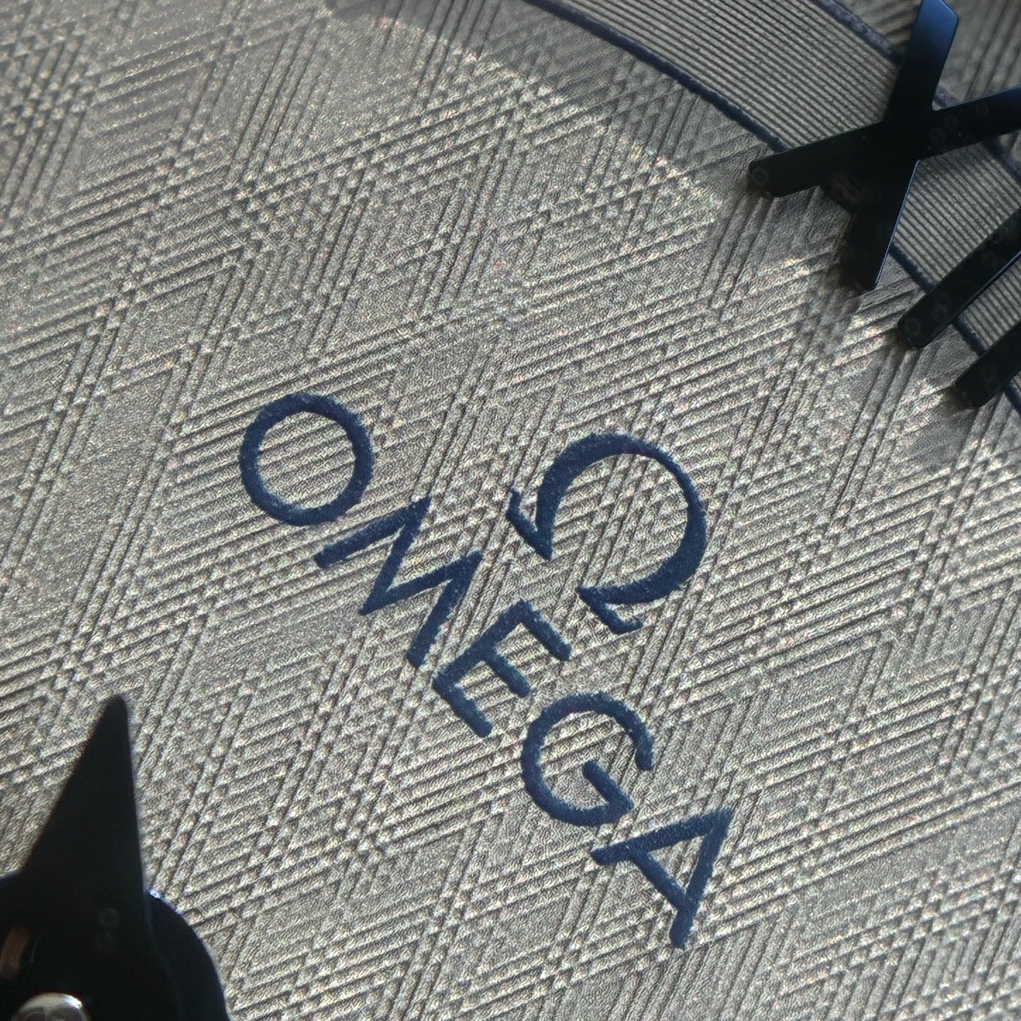 Omega Flying Disc Series 27.4 424.10.27.60.56.002