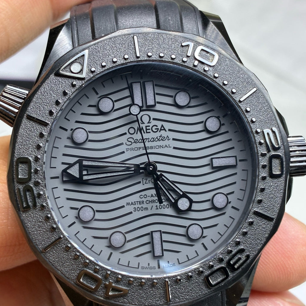 Omega Seahorse Series 43.5 210.92.44.20.01.003