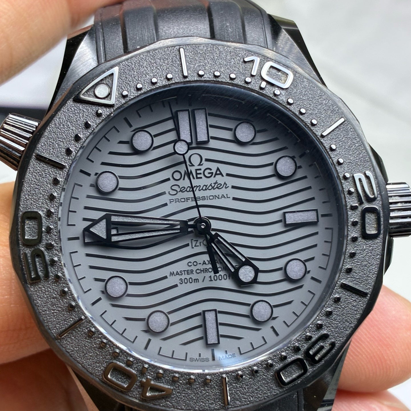 Omega Seahorse Series 43.5 210.92.44.20.01.003