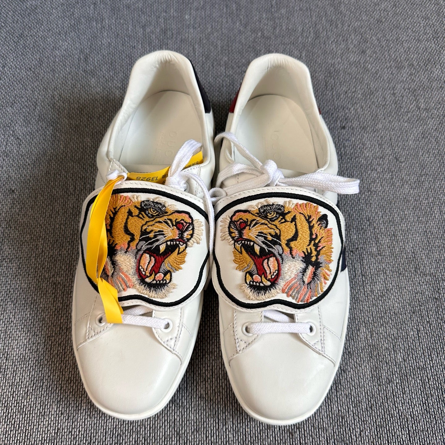 空白 White Skate shoes