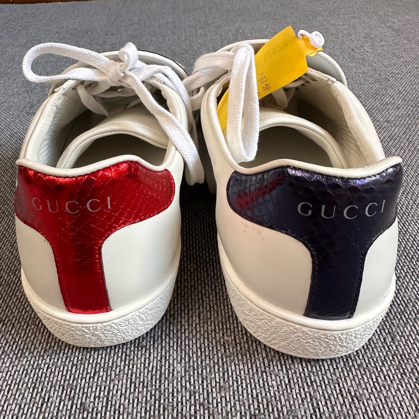 空白 White Skate shoes