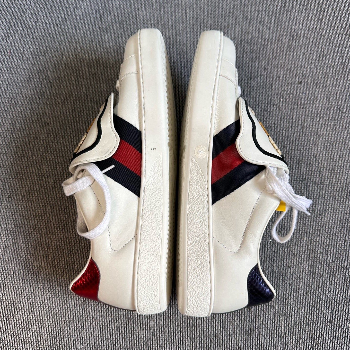 空白 White Skate shoes