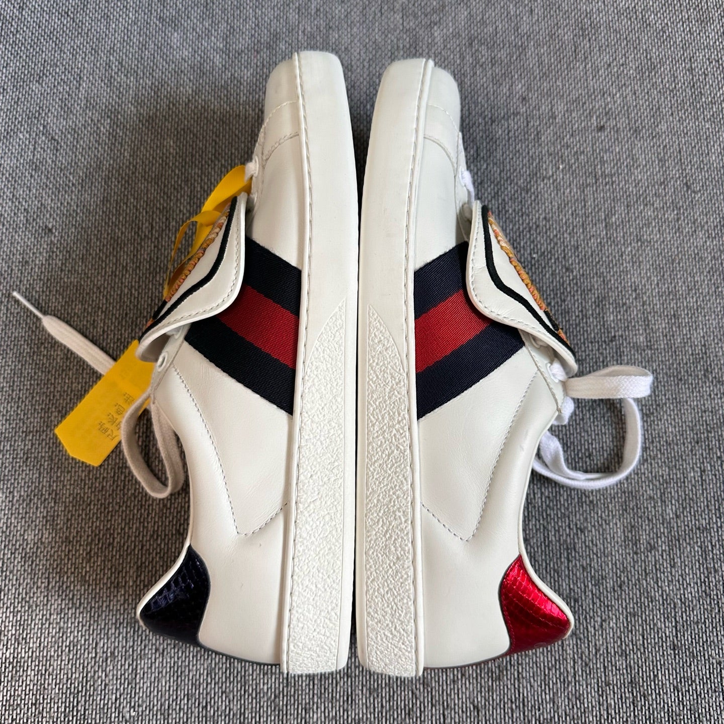 空白 White Skate shoes