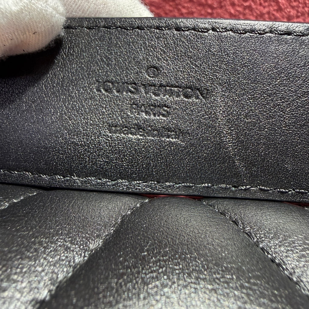 Louis Vuitton Black Crossbody 25.0x15.0x7.5cm M51498