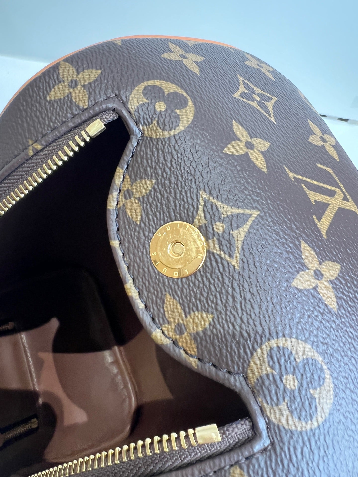 Louis Vuitton 28.0x 16.0x 13.0 cm M47528