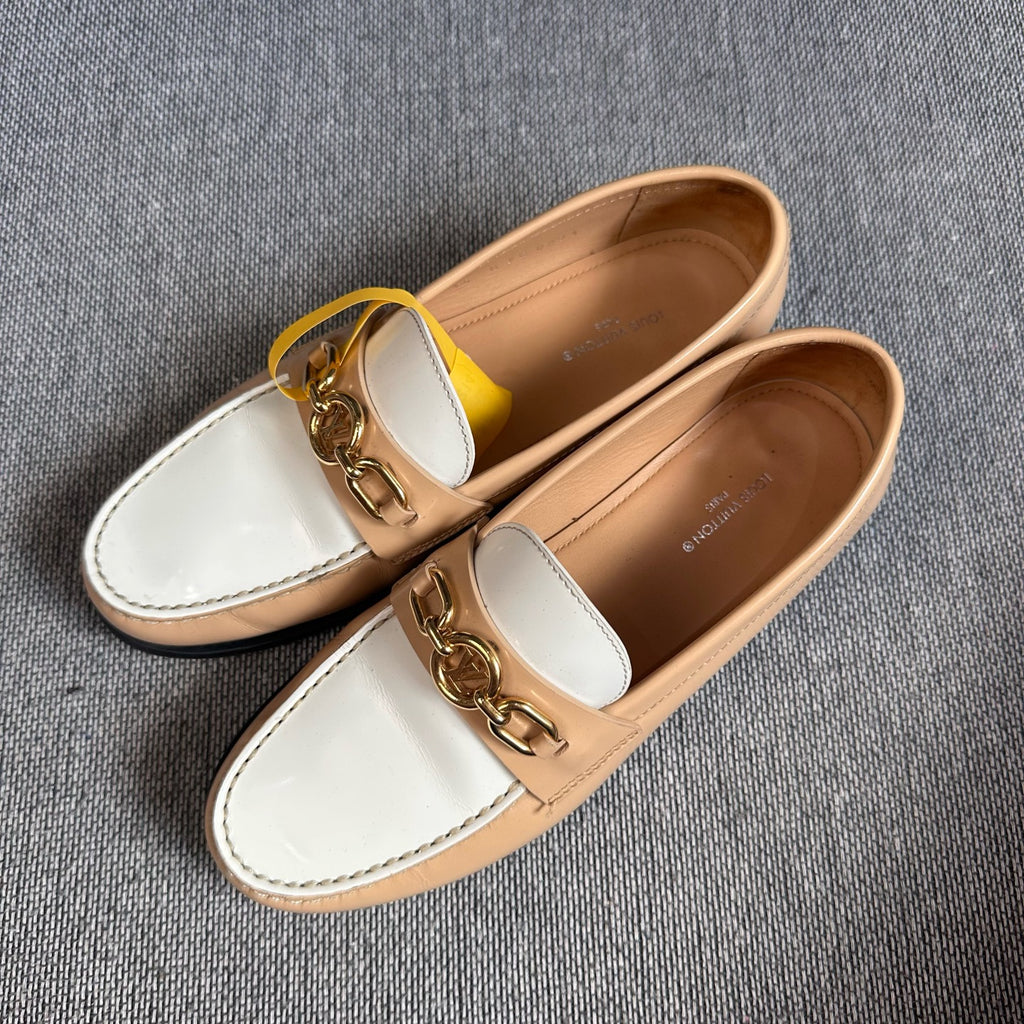 Louis Vuitton Beige Flat shoes