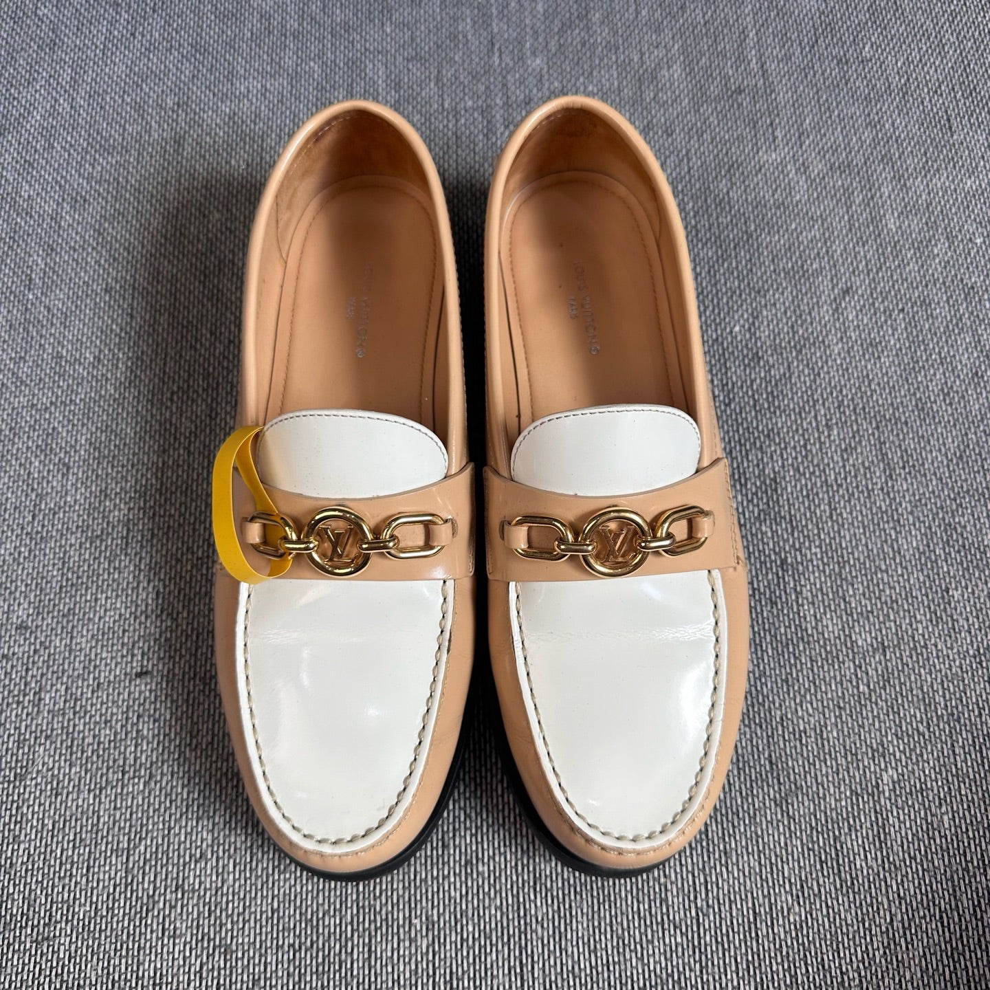 Louis Vuitton Beige Flat shoes