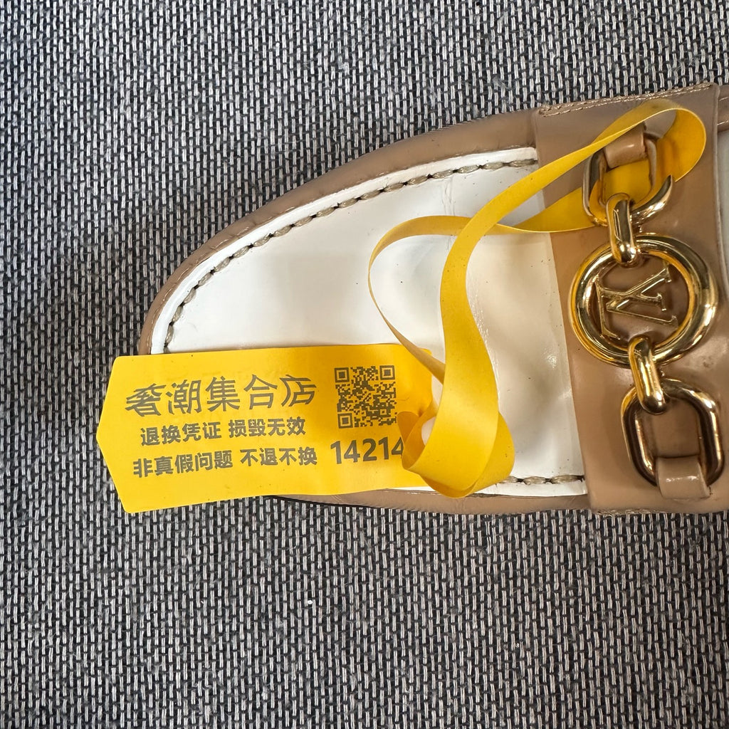 Louis Vuitton Beige Flat shoes