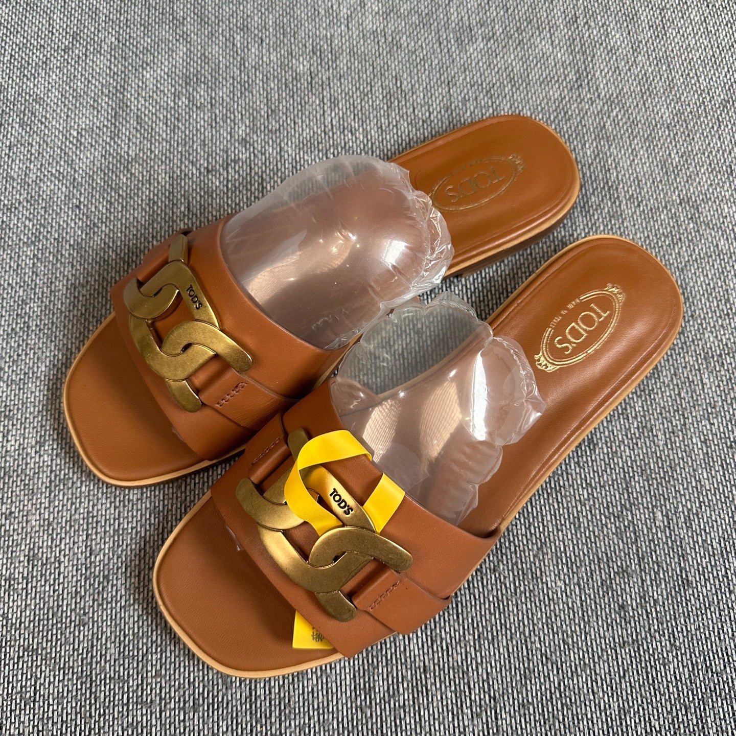 TOD'S Leather Brown Flip flop