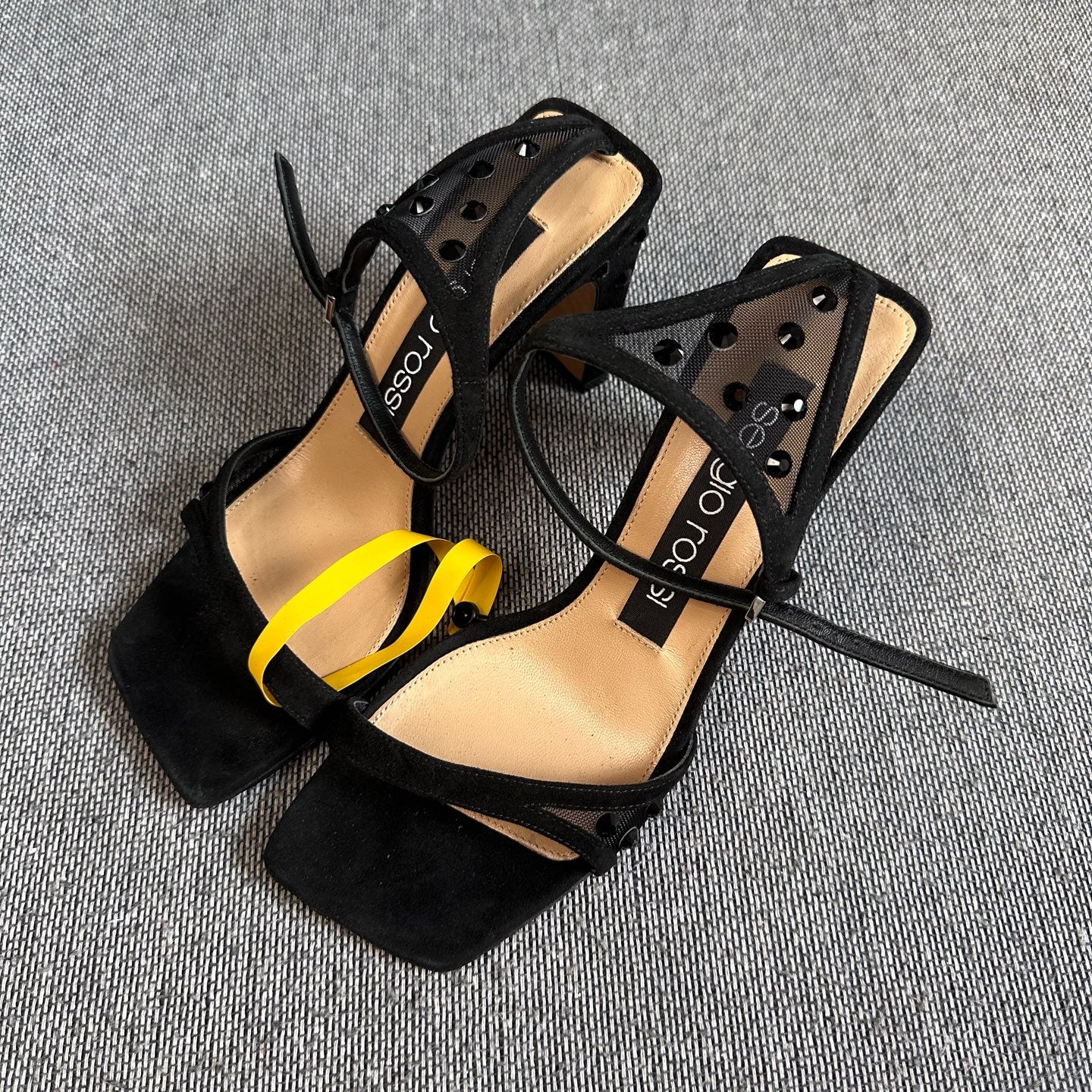空白 Black