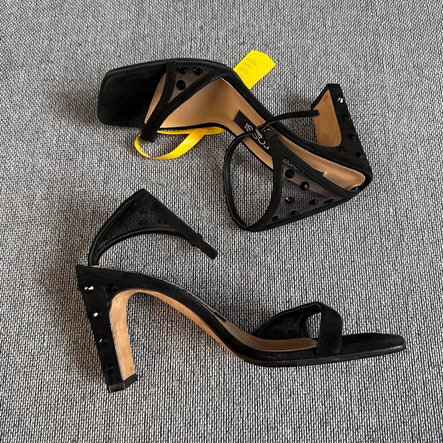 空白 Black
