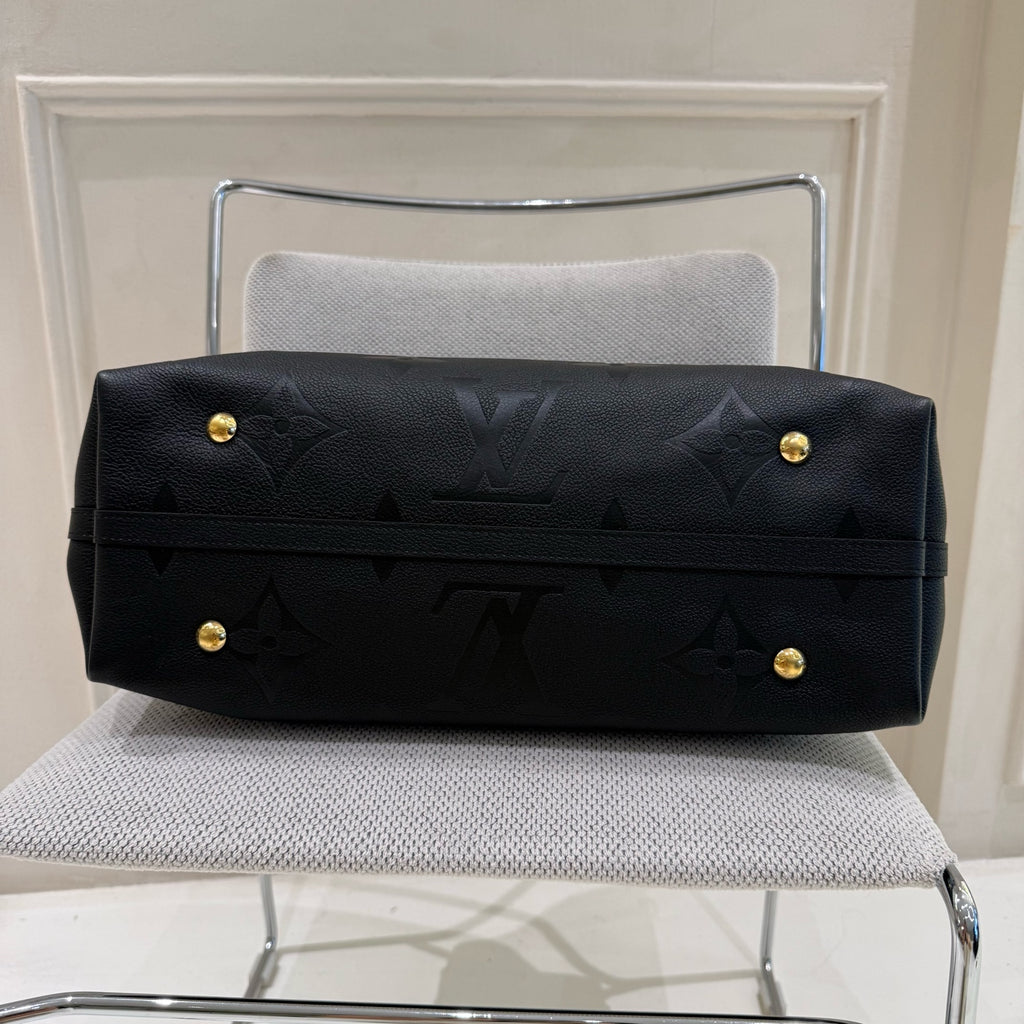 Louis Vuitton Carryall Leather 30 x 39 x 15 M46289