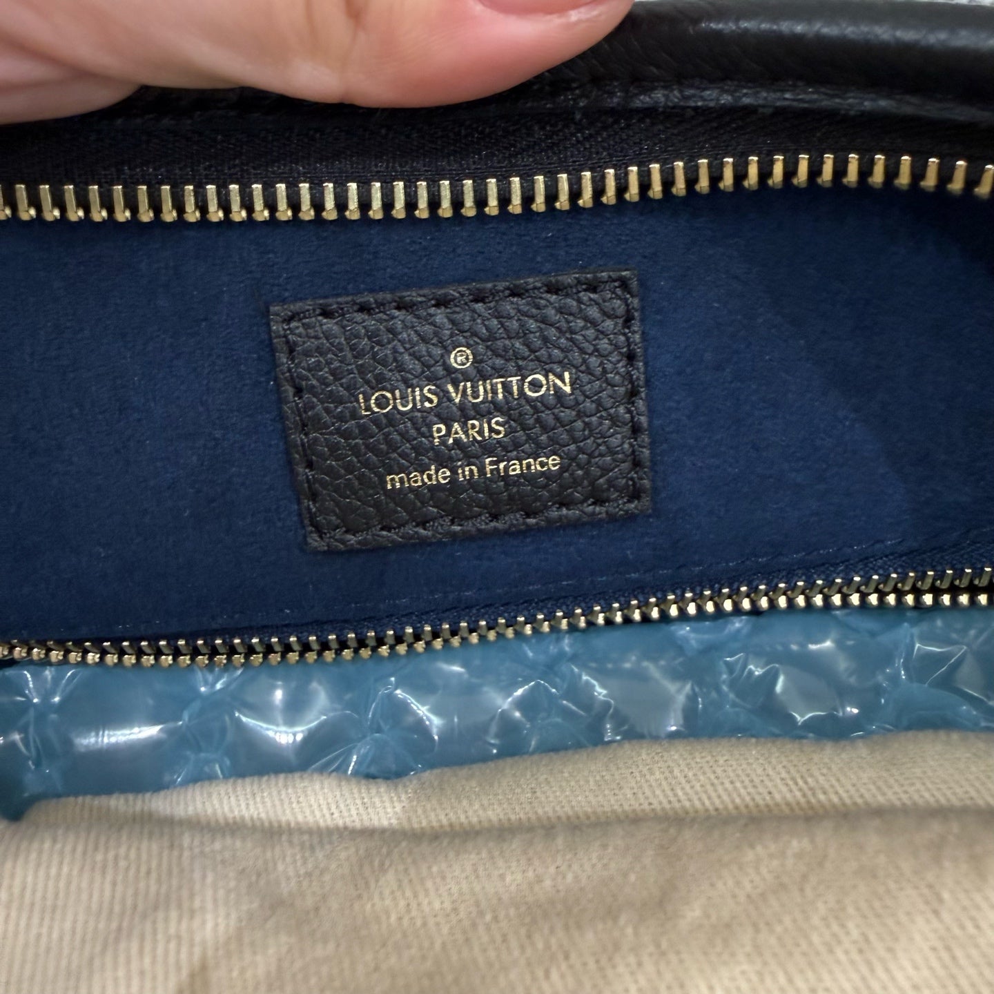 Louis Vuitton Carryall Leather 30 x 39 x 15 M46289