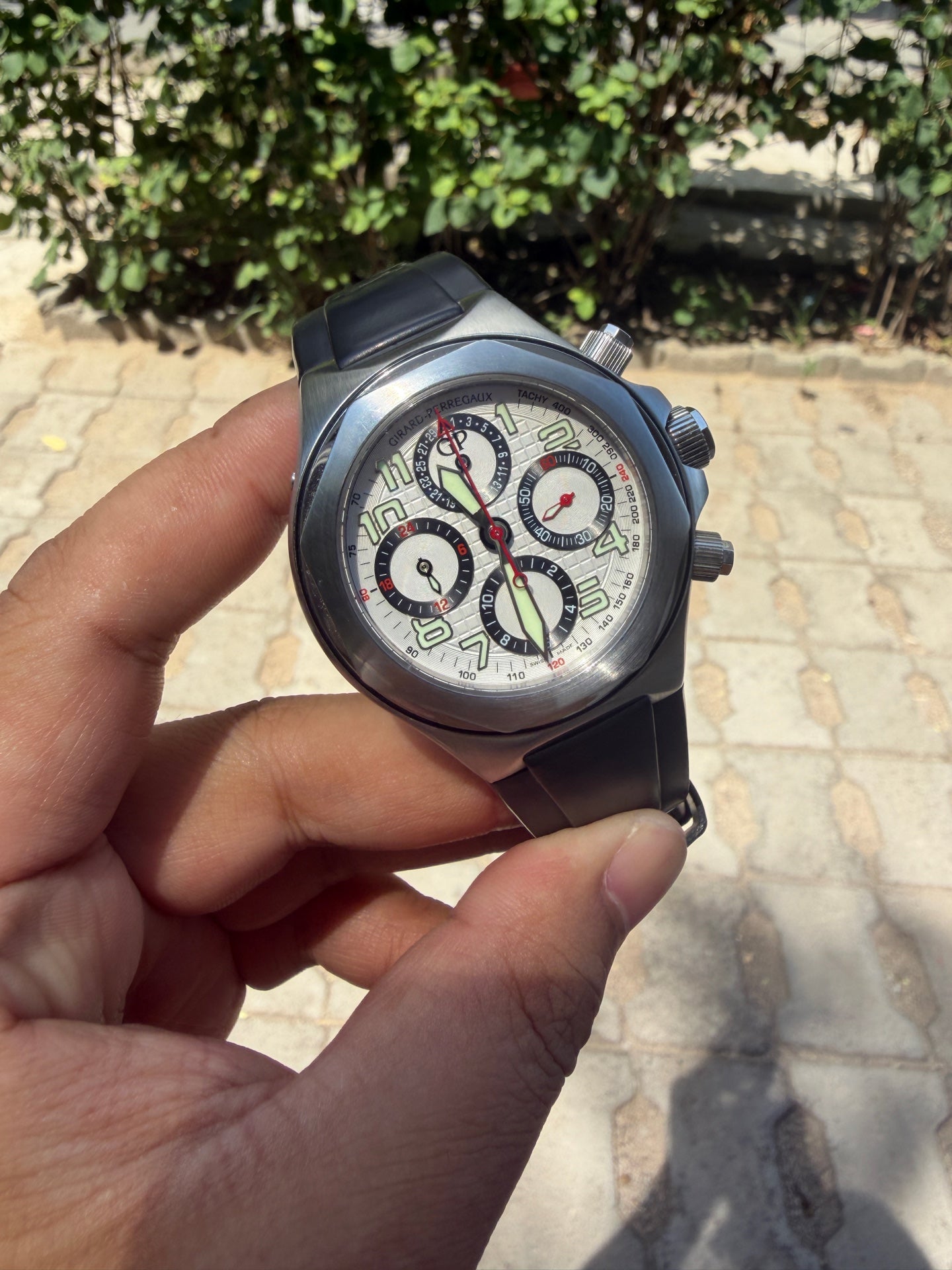 Girard-Perregaux Laurel wreath 44 millimeters 80180-11-113-FK6A