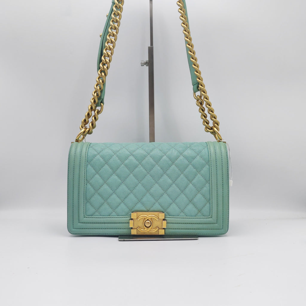 Chanel Small BOY CHANEL flap bag 12.0 × 20.5 × 8.5 A67085 B10194 NM376