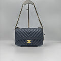 Chanel Mini classic handbag Leather Gold 12.0 × 20 × 6.0 A69900Y25539N6511
