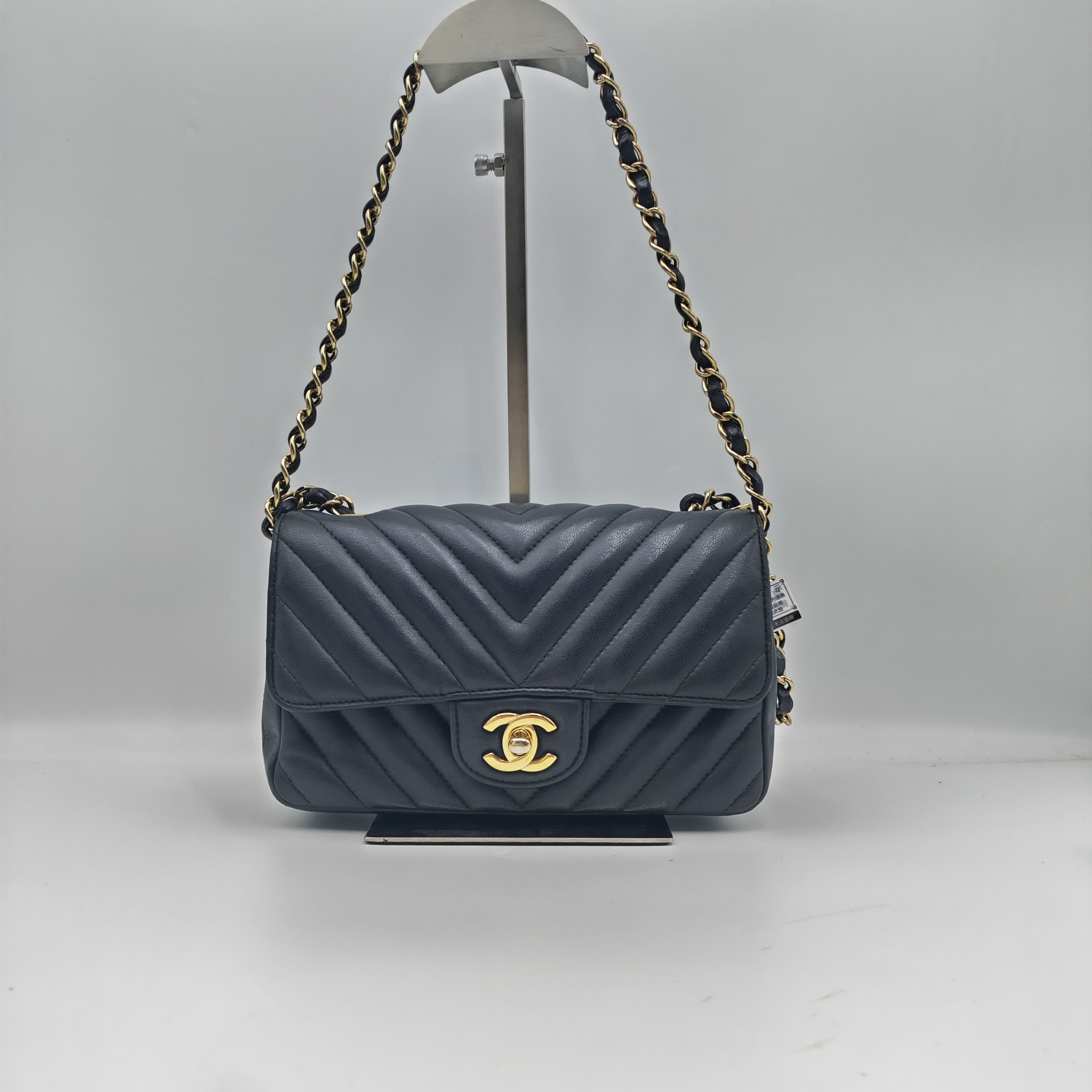Chanel Mini classic handbag Leather Gold 12.0 × 20 × 6.0 A69900Y25539N6511