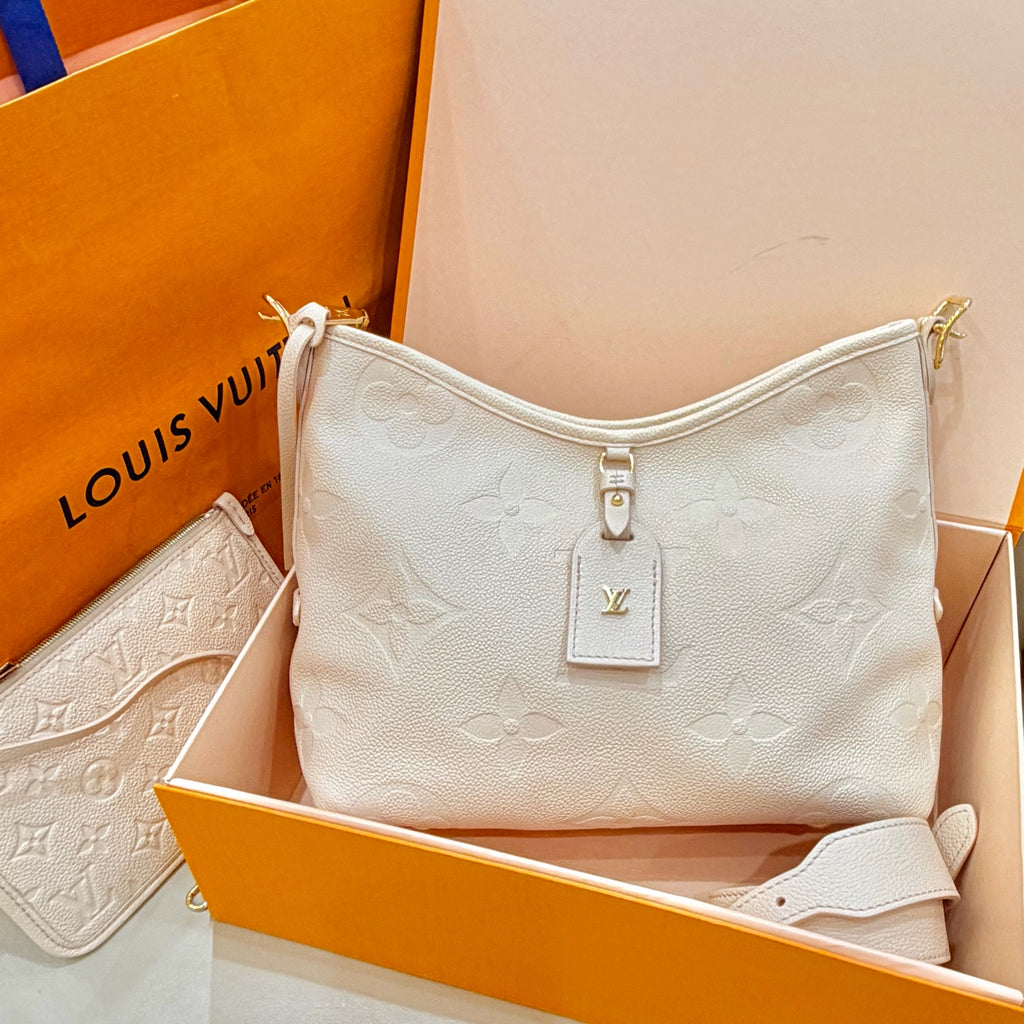 Louis Vuitton White 29.5 x 24 x 12 M46293
