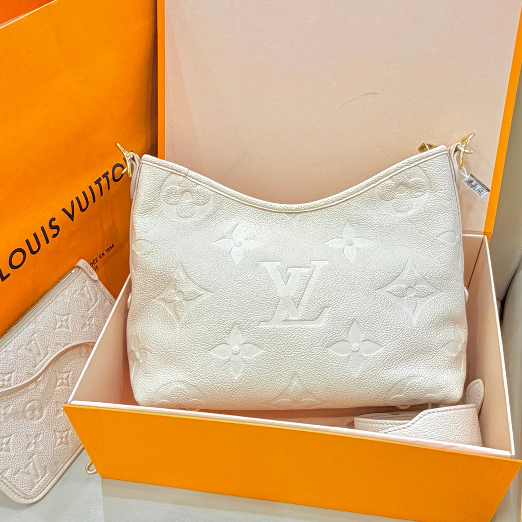 Louis Vuitton White 29.5 x 24 x 12 M46293