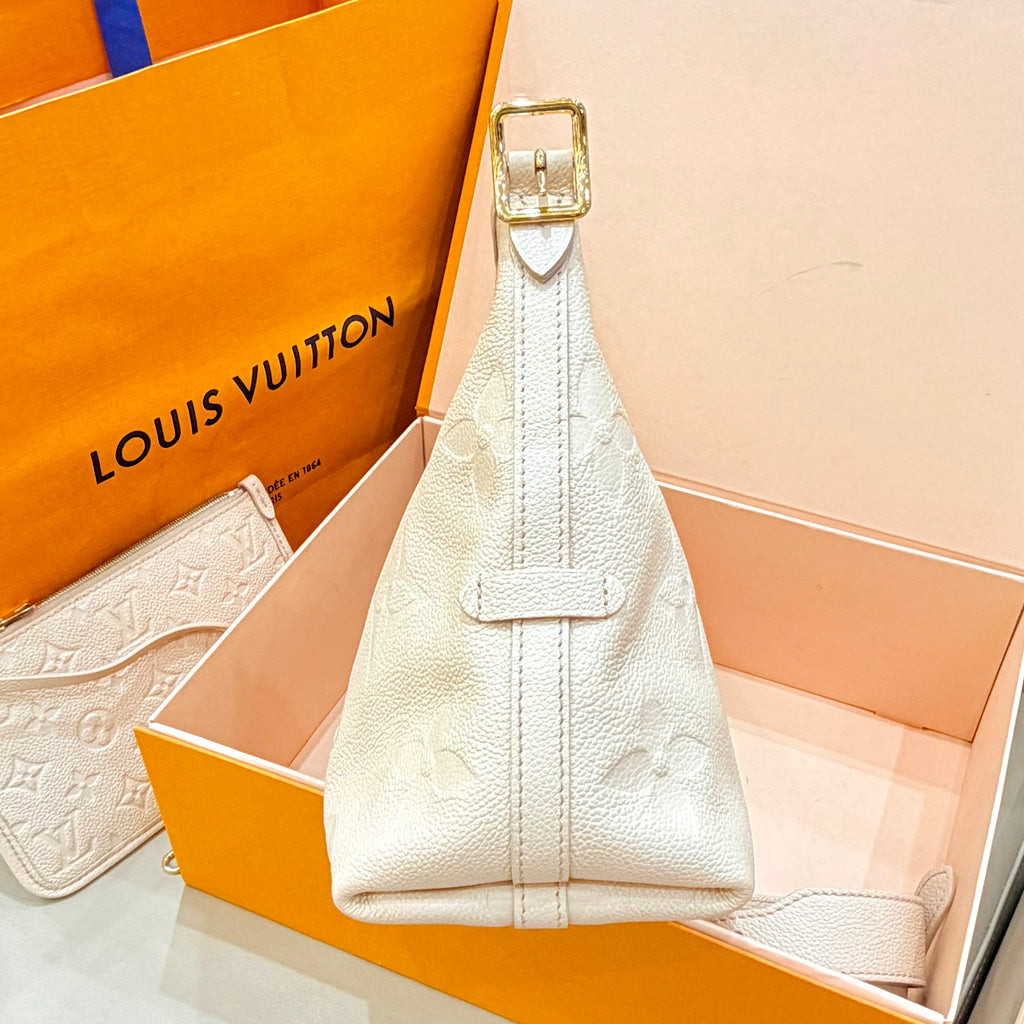Louis Vuitton White 29.5 x 24 x 12 M46293