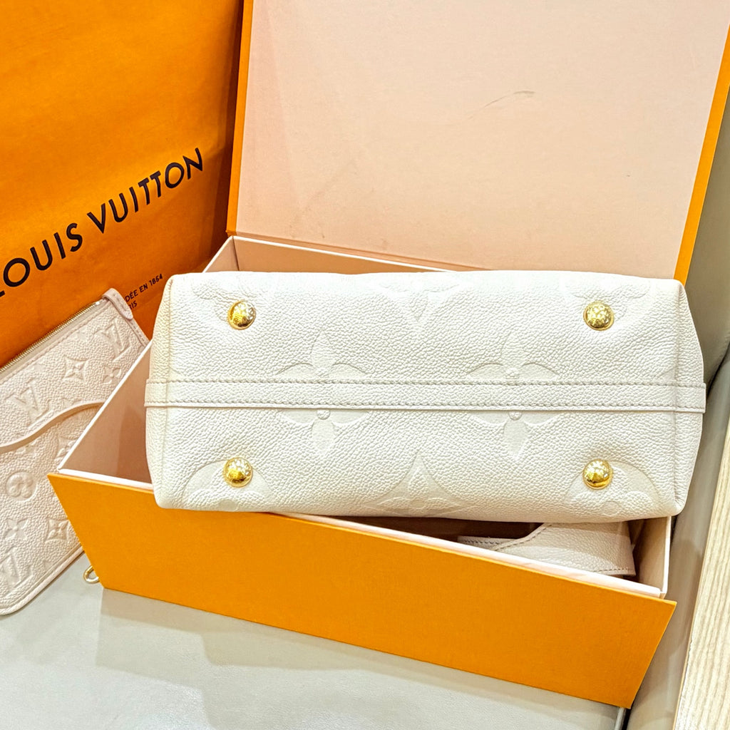 Louis Vuitton White 29.5 x 24 x 12 M46293