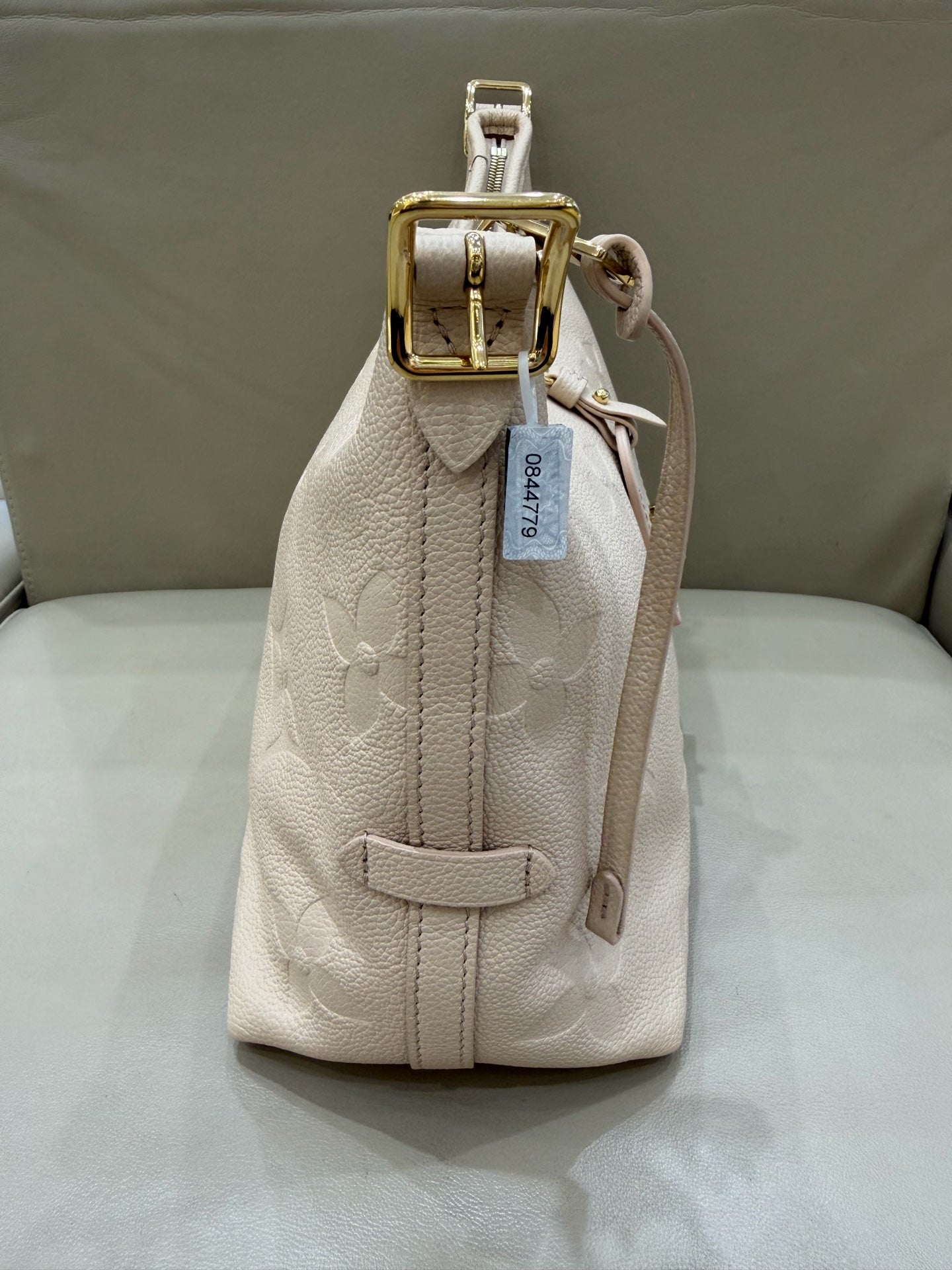 Louis Vuitton White 29.5 x 24 x 12 M46293