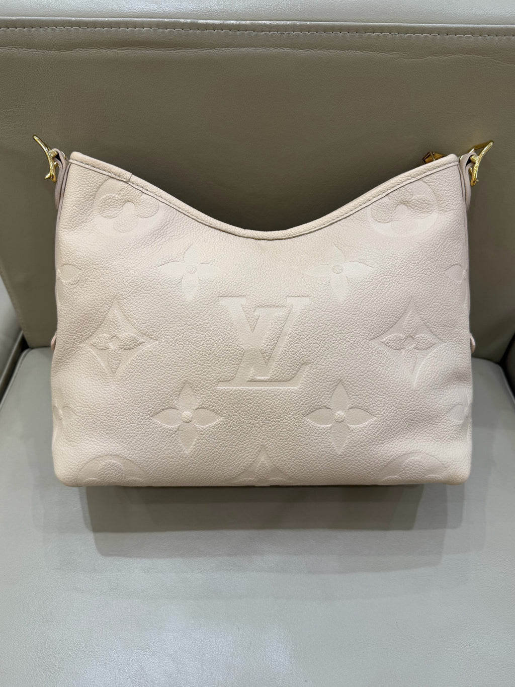 Louis Vuitton White 29.5 x 24 x 12 M46293