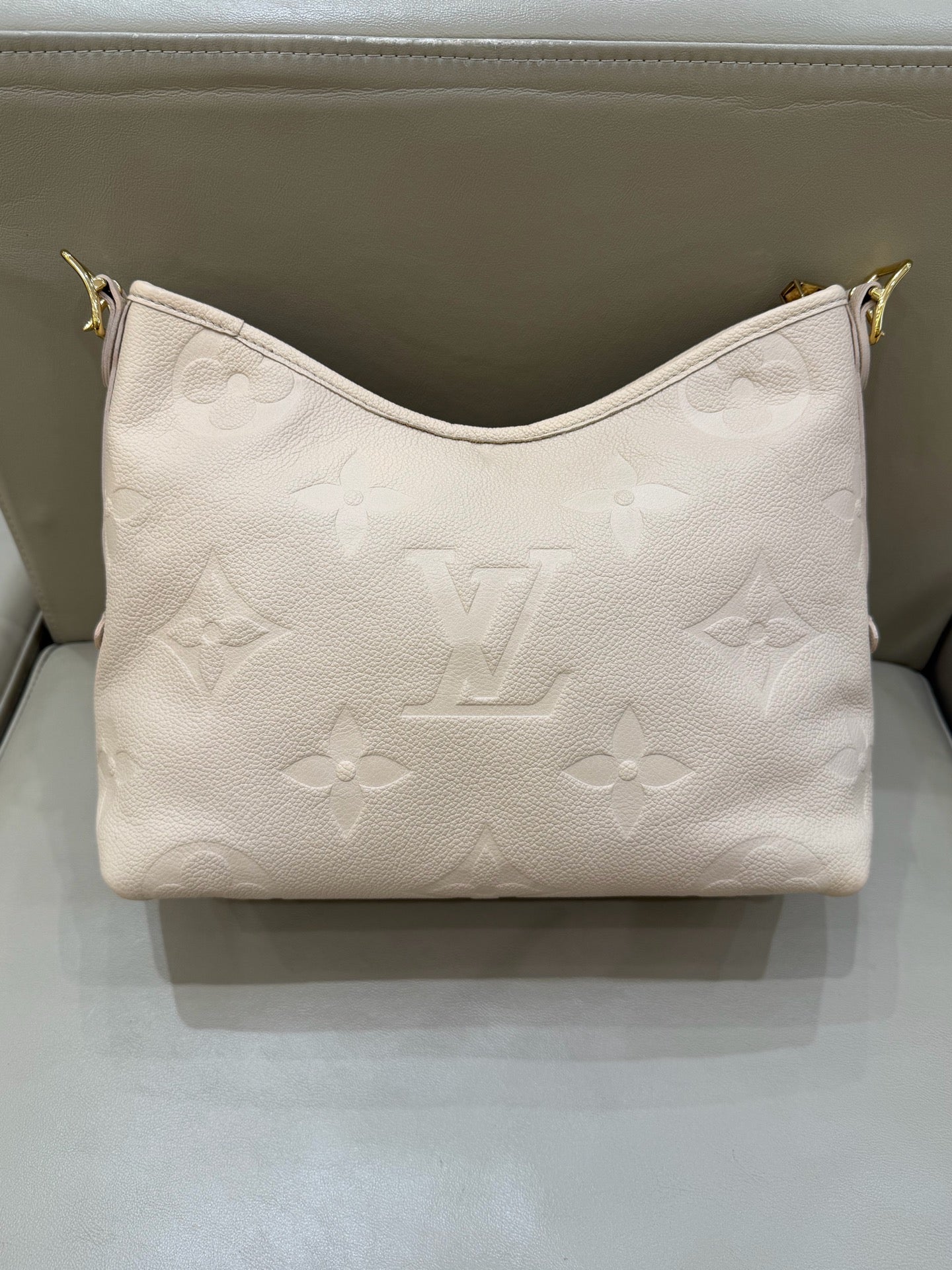Louis Vuitton White 29.5 x 24 x 12 M46293