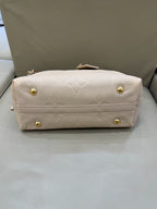 Louis Vuitton White 29.5 x 24 x 12 M46293