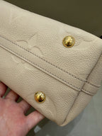 Louis Vuitton White 29.5 x 24 x 12 M46293