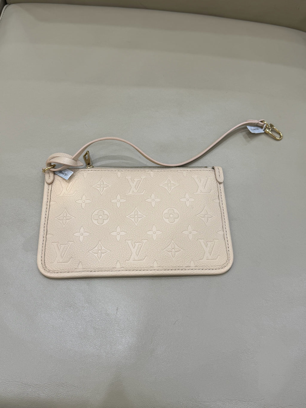 Louis Vuitton White 29.5 x 24 x 12 M46293