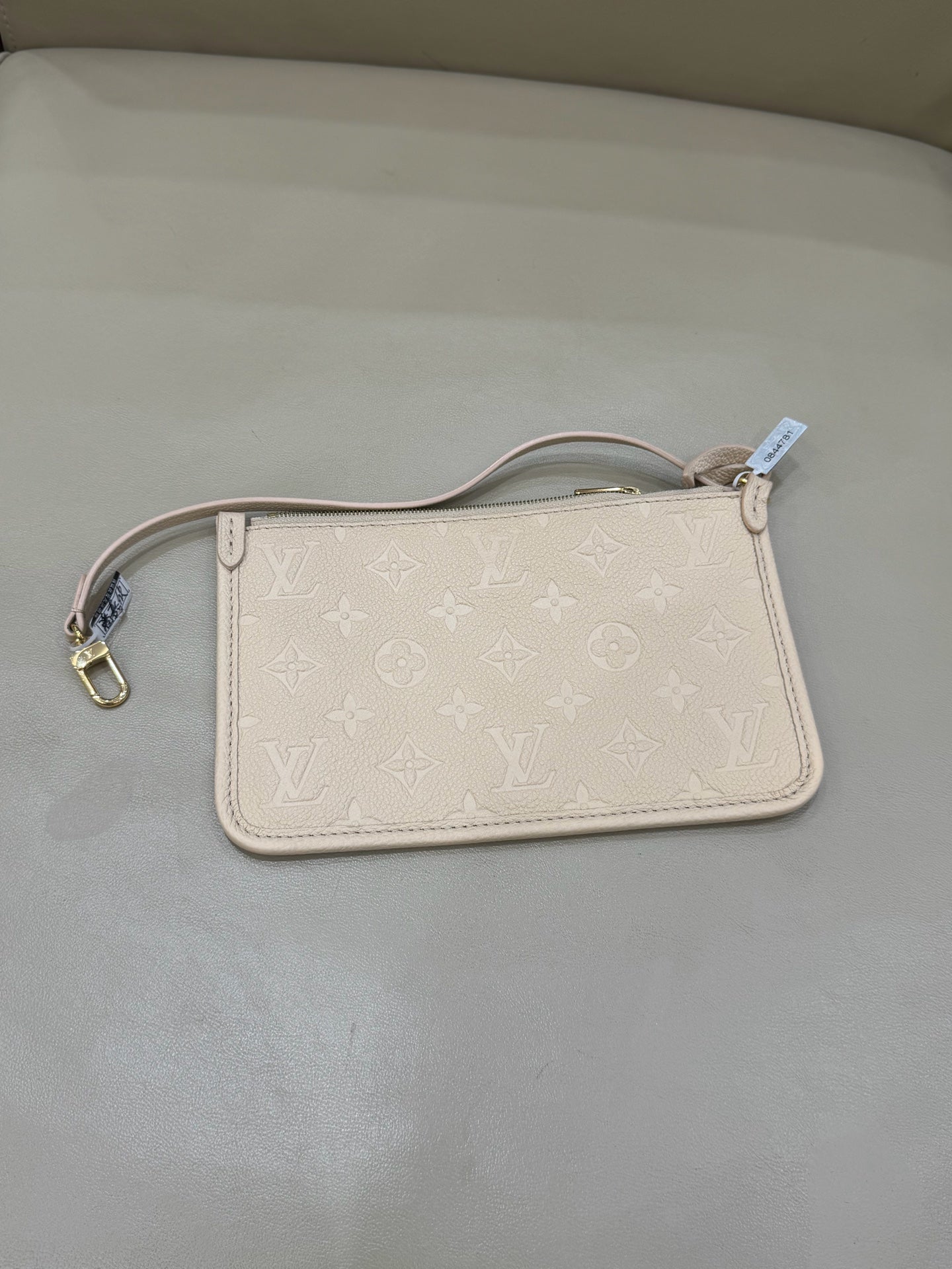 Louis Vuitton White 29.5 x 24 x 12 M46293