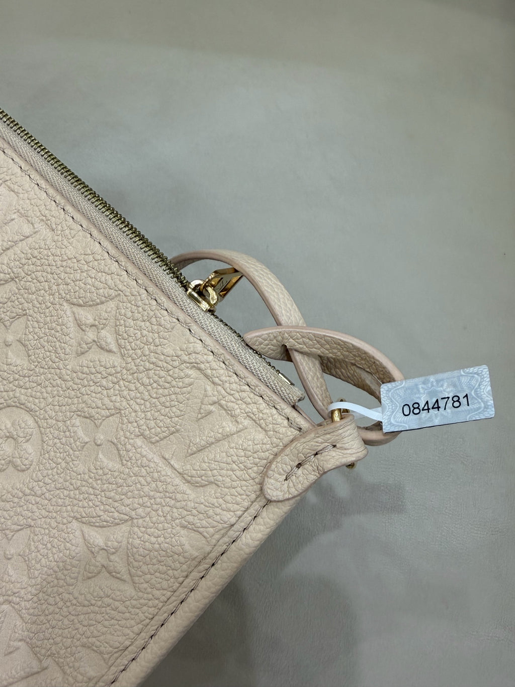 Louis Vuitton White 29.5 x 24 x 12 M46293