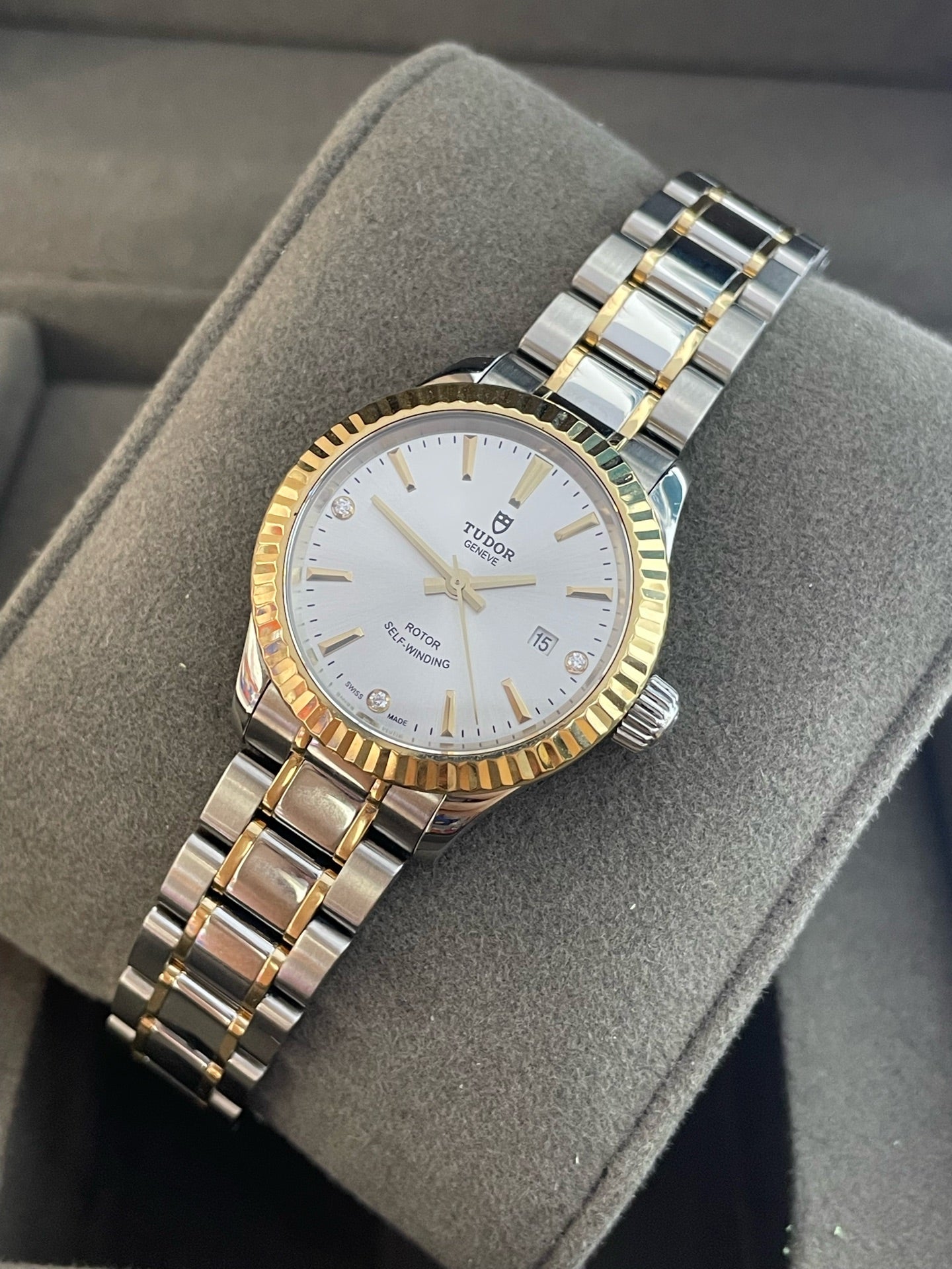 Tudor Fashion Series Gold Automatic (self-winding) watch 28 millimeters m12113-0009