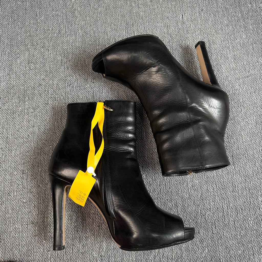 空白 Black Ankle boots