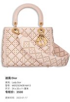 Dior Lady Dior 24 x 20 x 11 centimeters M0525CNOB M413
