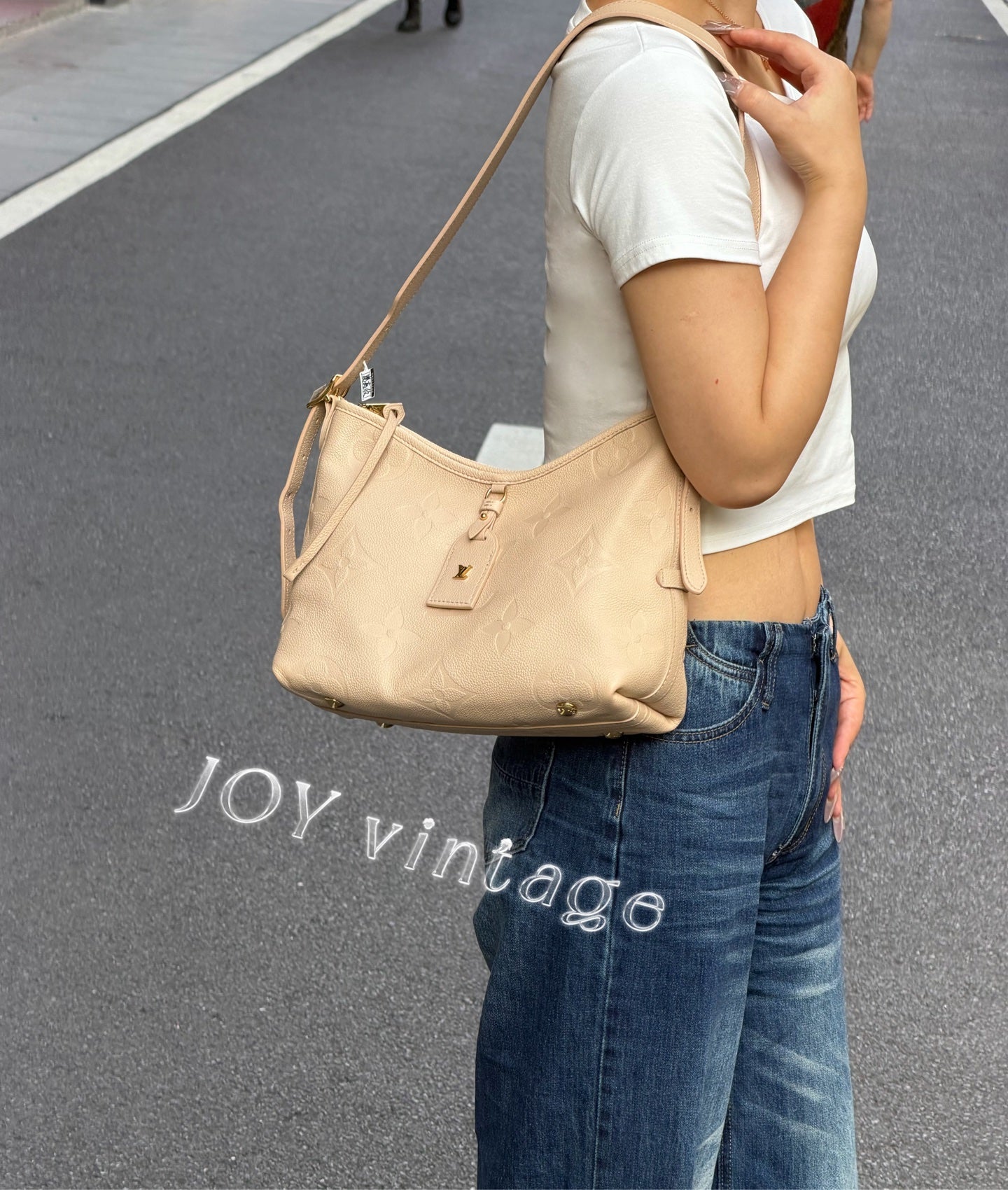 Louis Vuitton White 29.5 x 24 x 12 M46293
