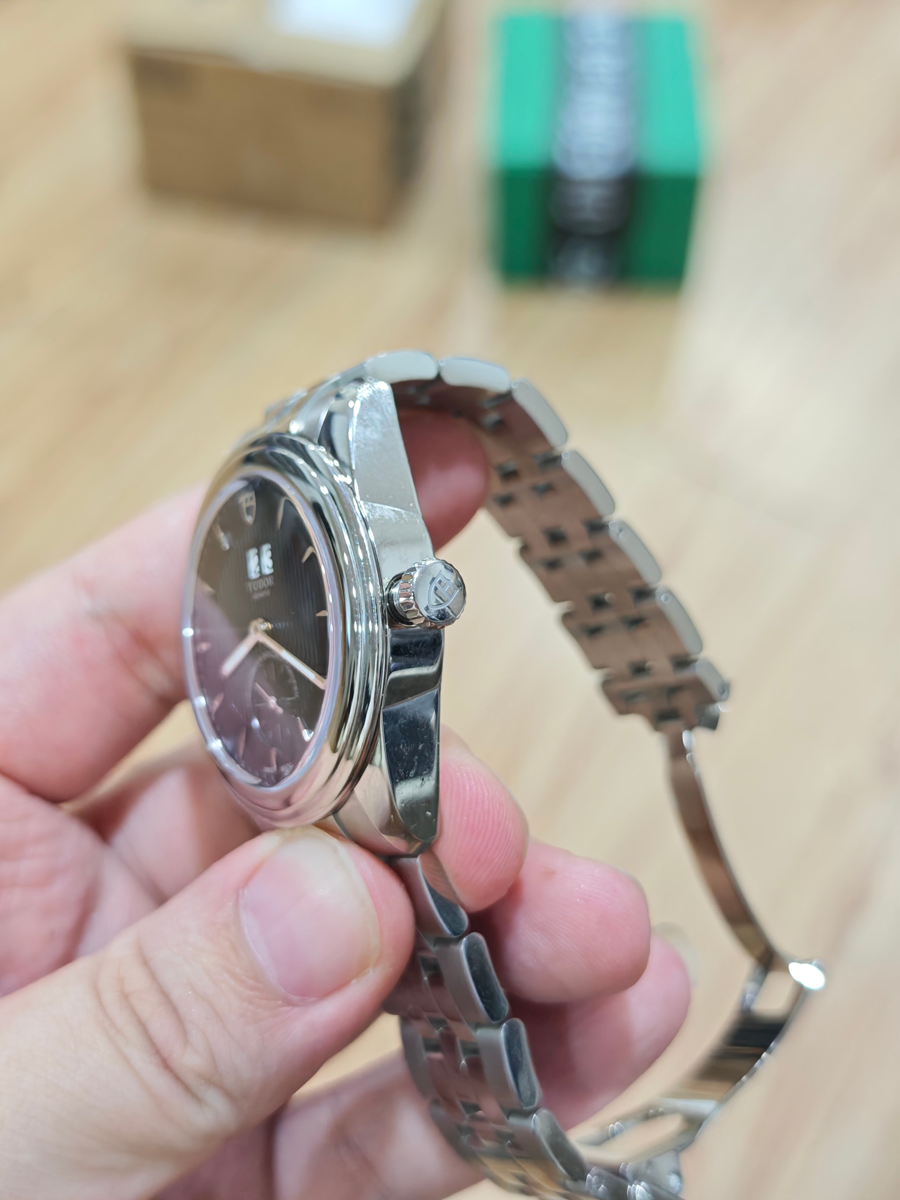 Tudor Junjue Dual-Date Calendar Model 42 millimeters m57100-0003