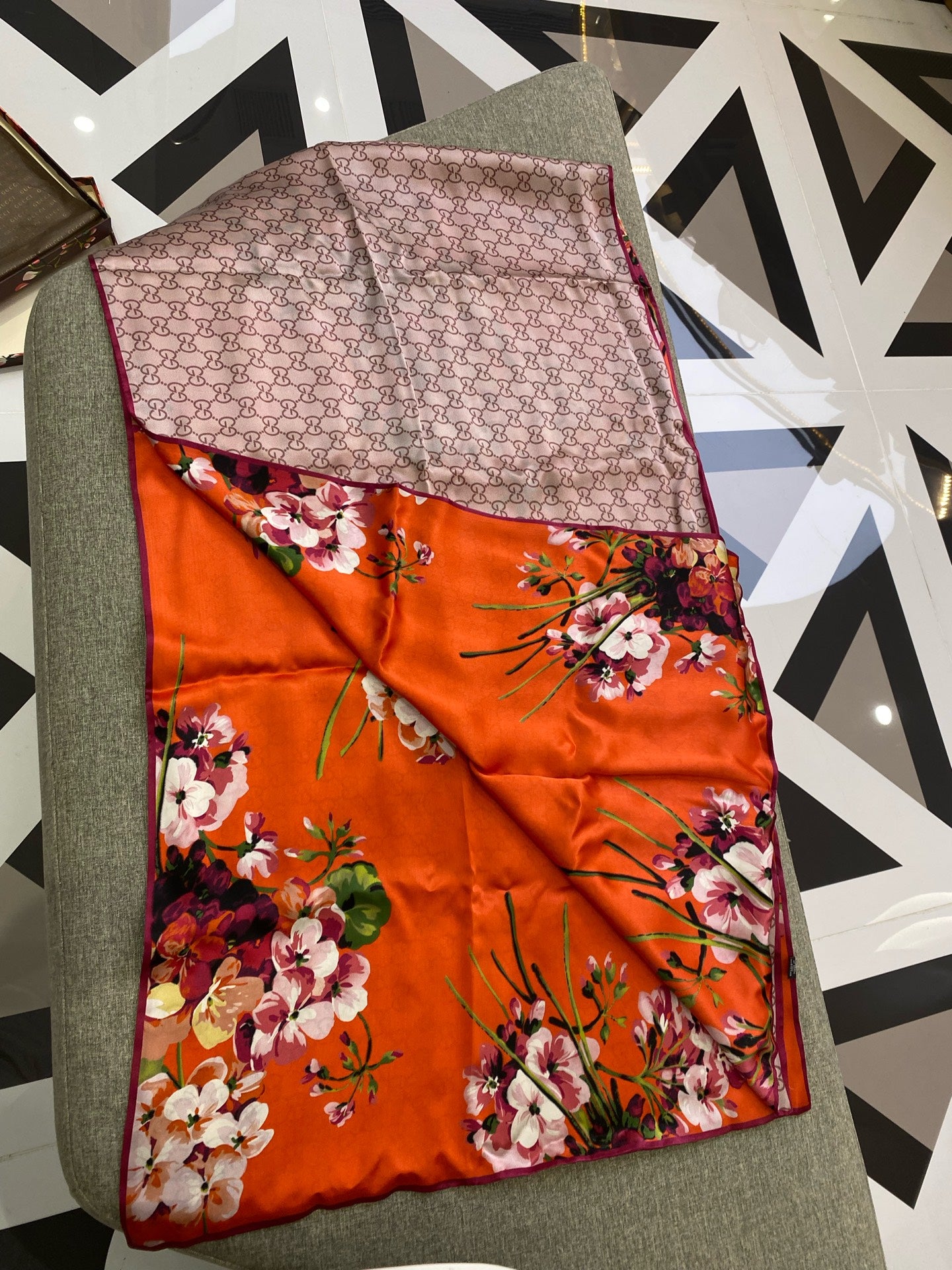 Gucci Cape / Stole