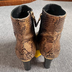 空白 Ankle boots