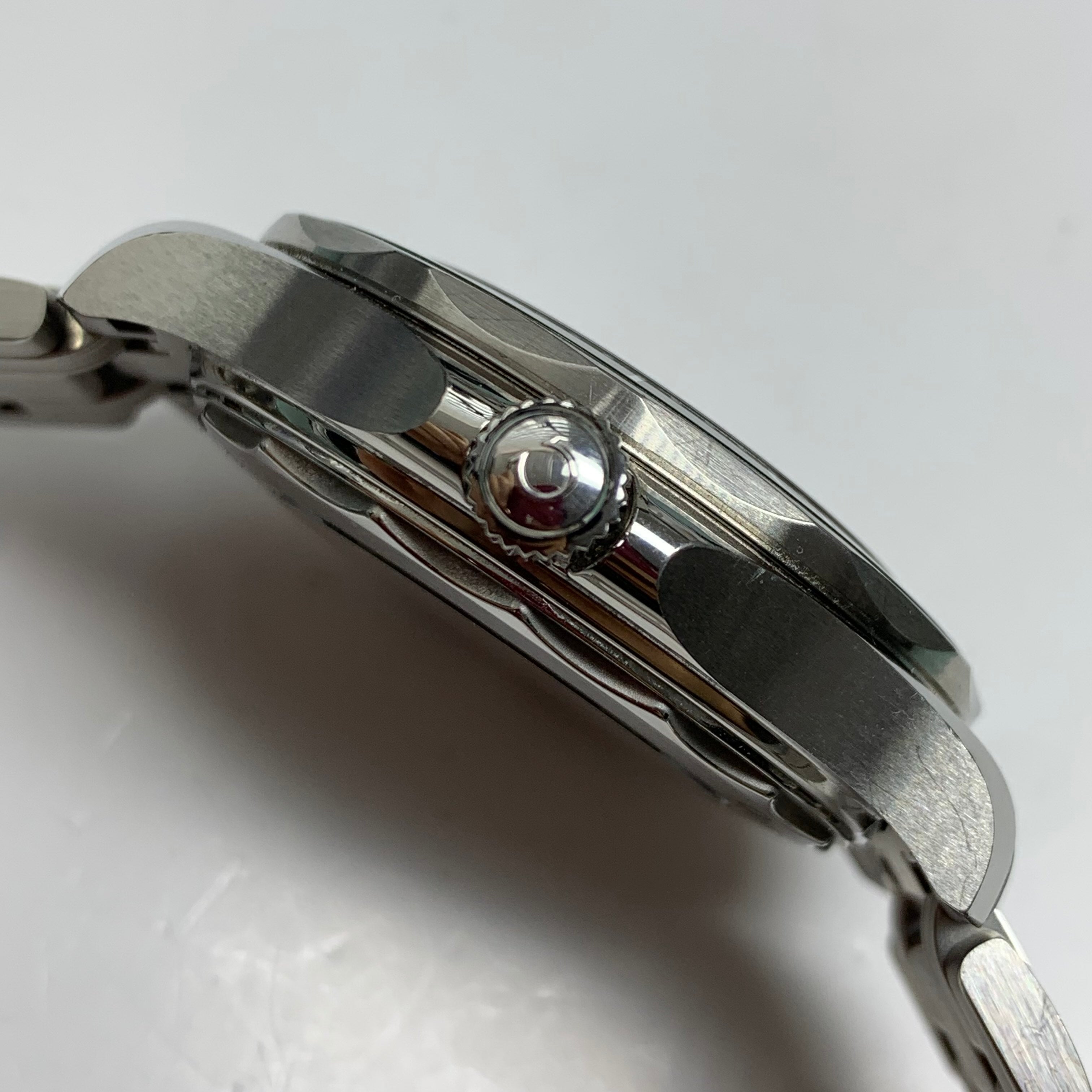 Omega Seahorse Series 42 210.30.42.20.10.001