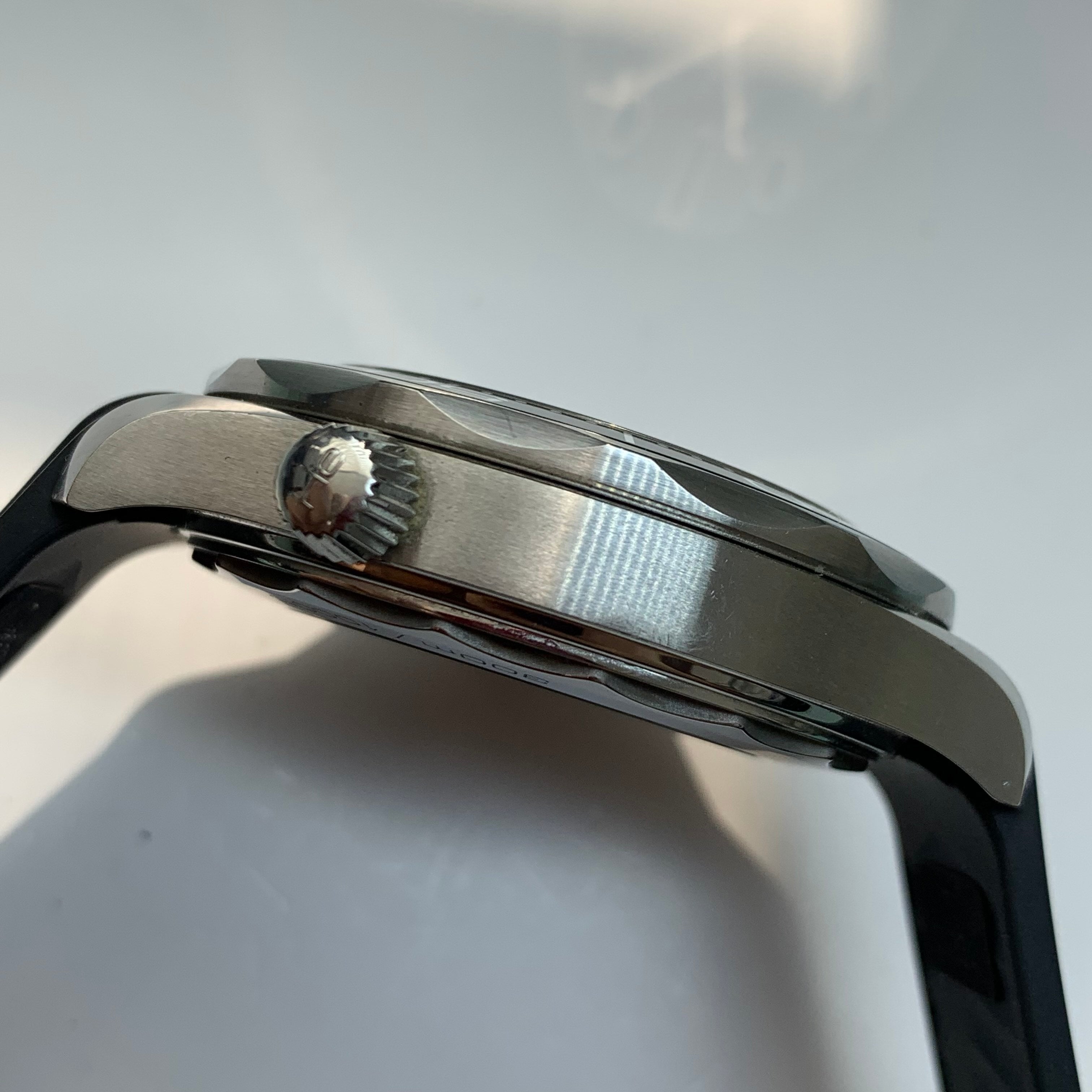 Omega Seahorse Series 42 210.32.42.20.01.001