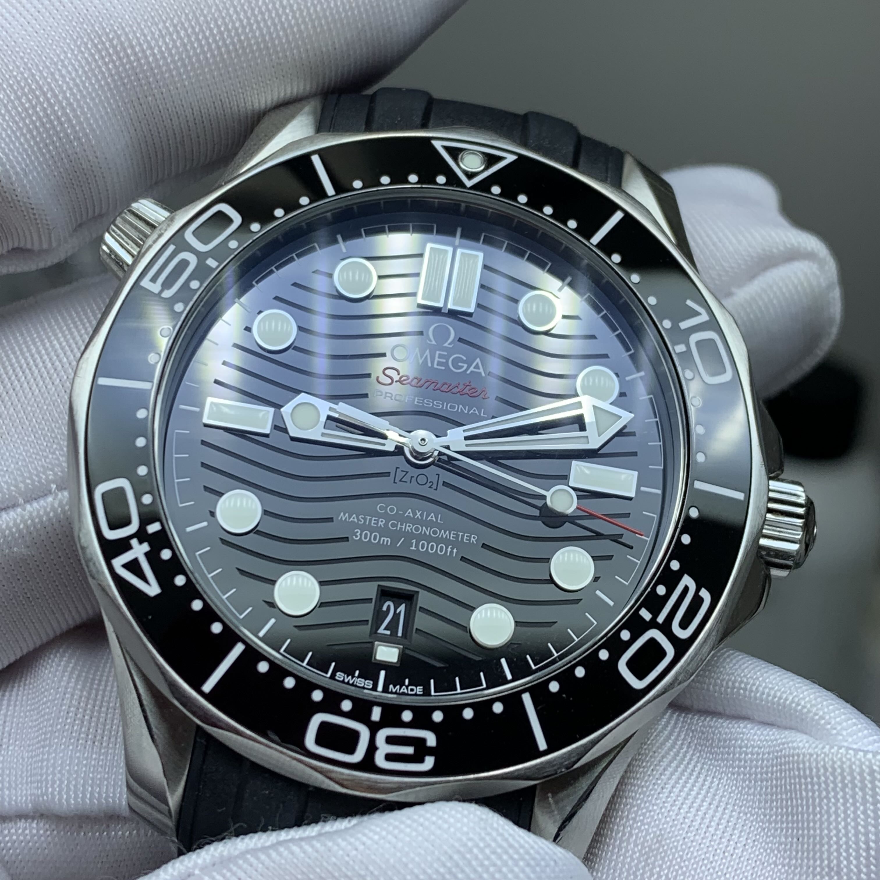 Omega Seahorse Series 42 210.32.42.20.01.001