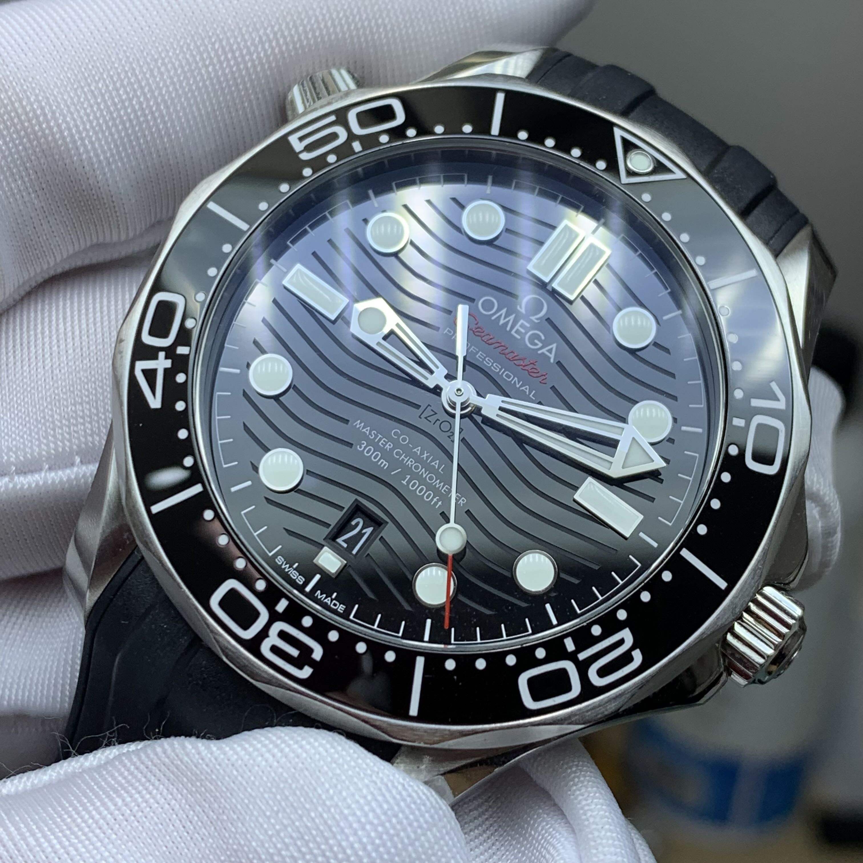Omega Seahorse Series 42 210.32.42.20.01.001