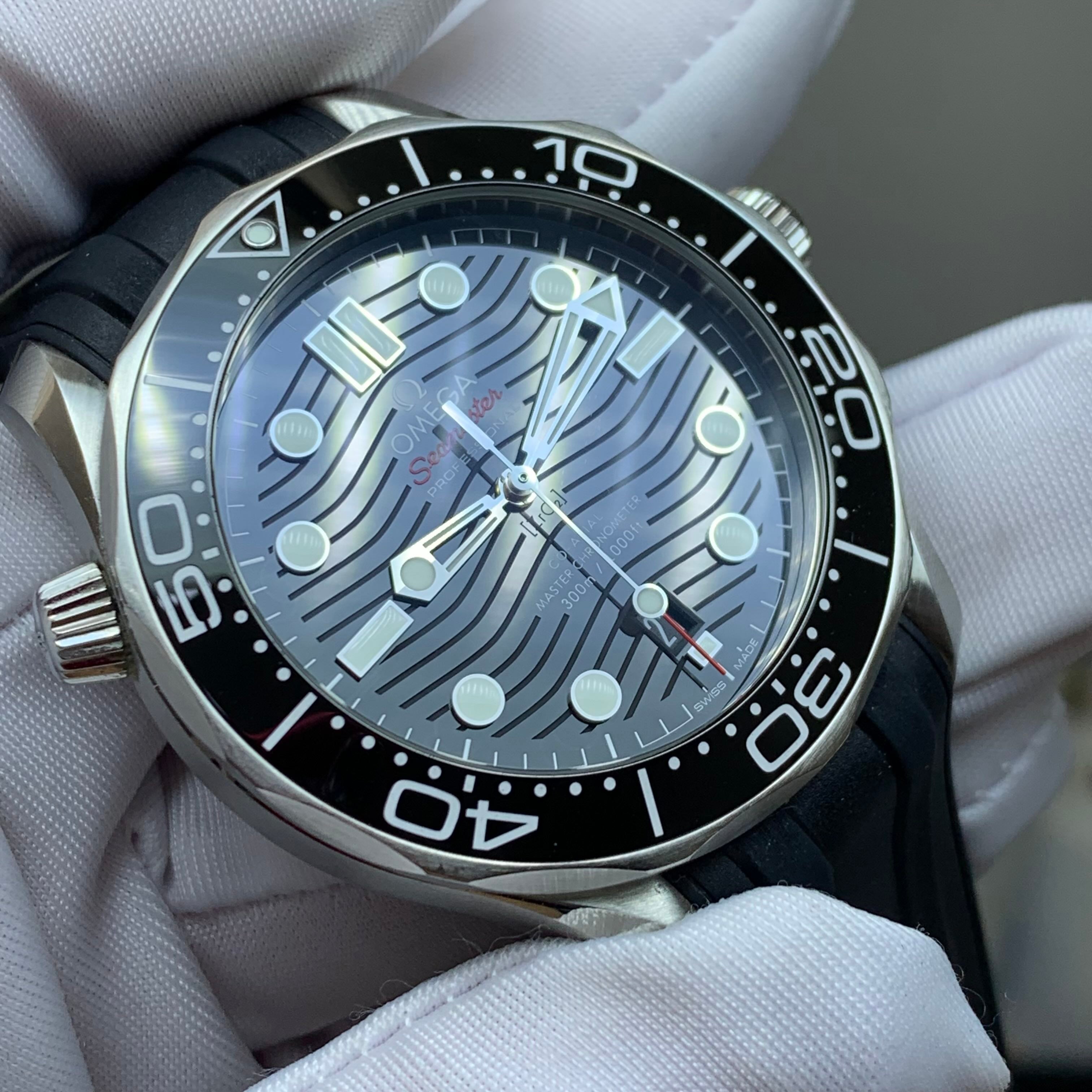 Omega Seahorse Series 42 210.32.42.20.01.001
