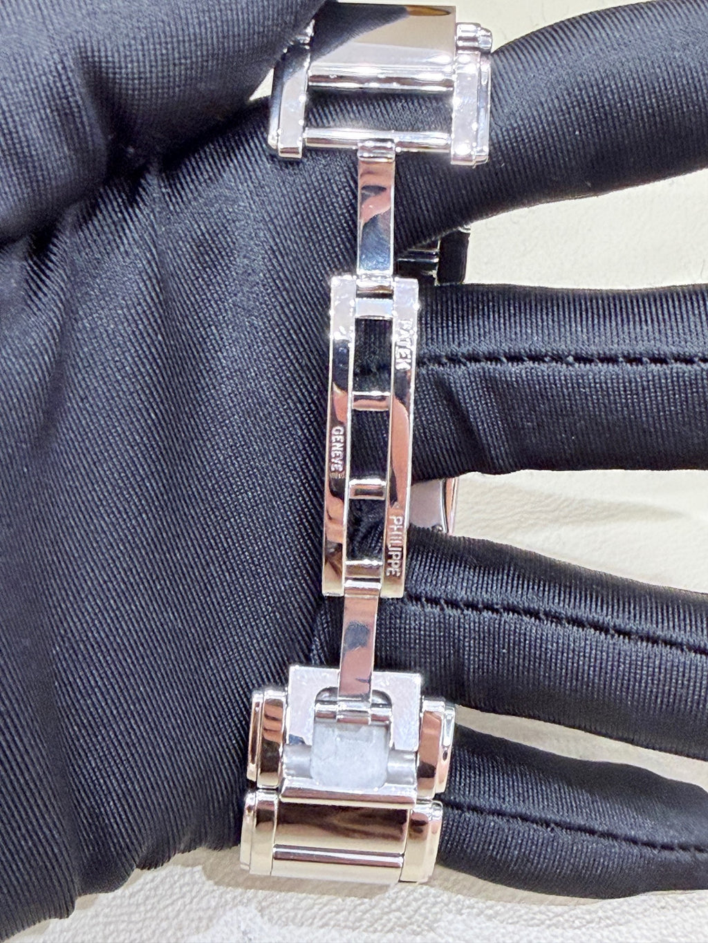 Patek Philippe TWENTY~4 Quartz watch 25 x 30 millimeters 4910/10A-012
