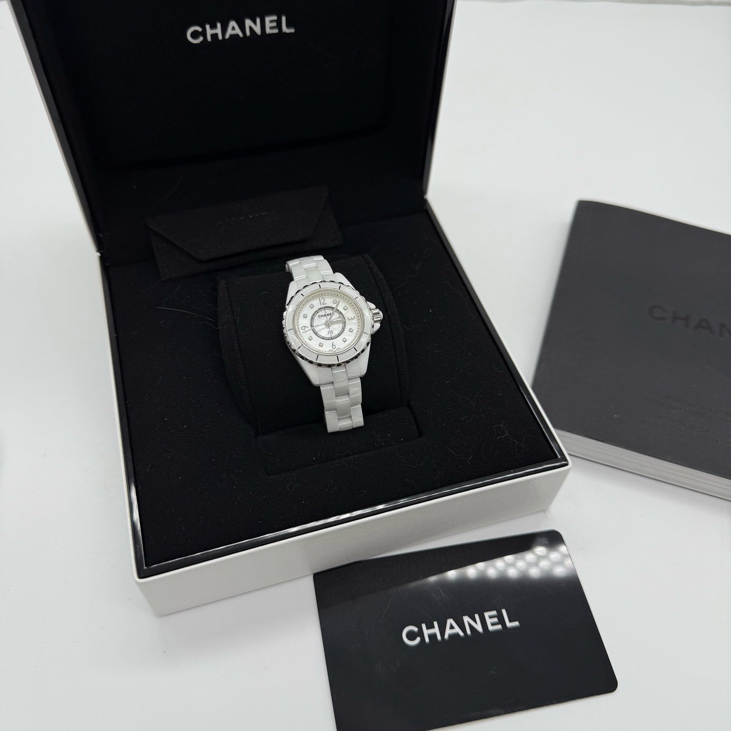 Chanel J12 White Quartz watch 33 millimeters H2422