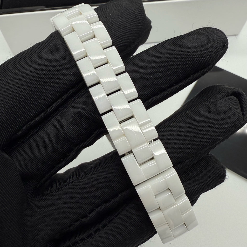 Chanel J12 White Quartz watch 33 millimeters H2422