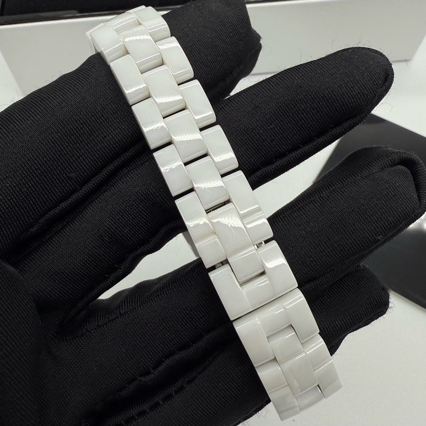 Chanel J12 White Quartz watch 33 millimeters H2422
