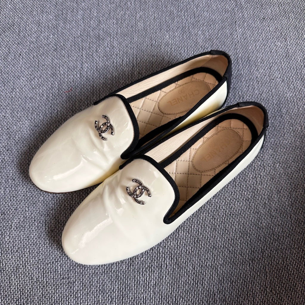 Chanel Flat shoes